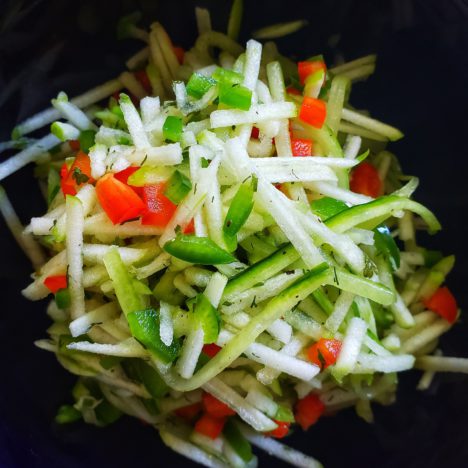 Spinach & strawberry salad with shallot & bacon dressing